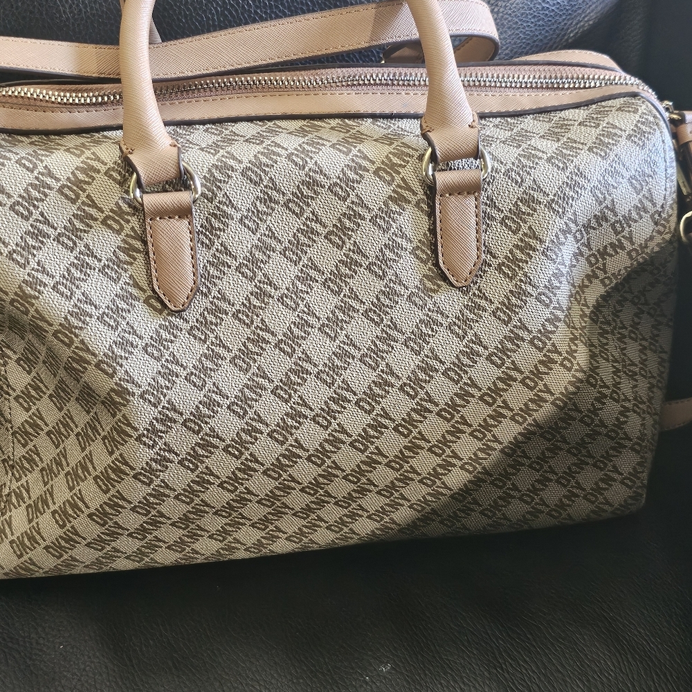 Handbag - Picture 3 of 5